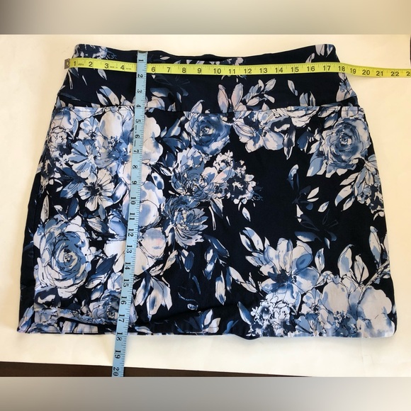 S.C.&Co. Skort - Women’s Blue/White Floral Print Skort. Size XLarge. - Picture 6 of 7